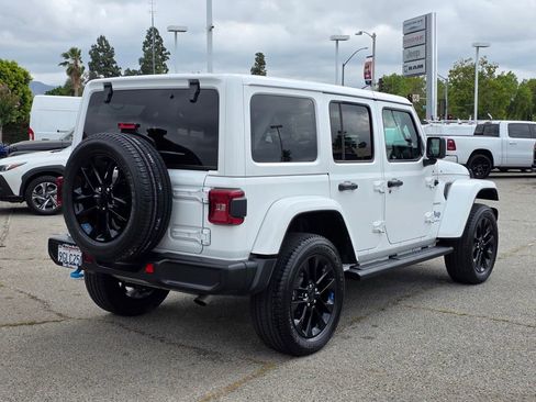 Used 2023 Jeep Wrangler Unlimited Sahara w/ Cold Weather Group AWD/4WD image 5