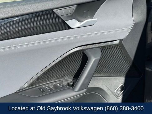 Used 2025 Volkswagen Tiguan SE image 33