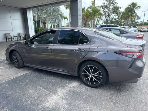 Used 2024 Toyota Camry SE FWD image 4