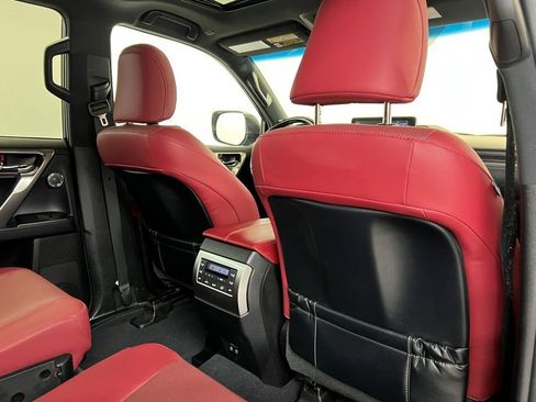 Used 2023 Lexus GX 460 Premium image 17