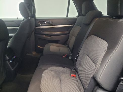 Used 2018 Ford Explorer XLT AWD/4WD image 18