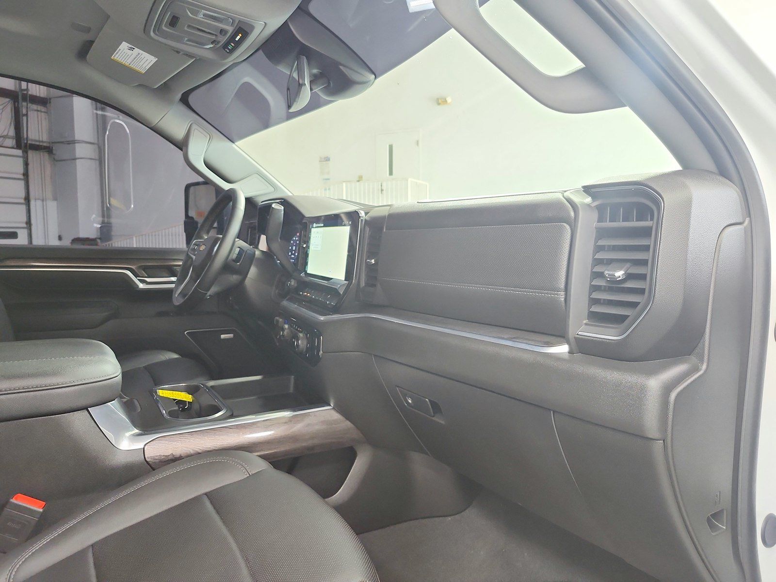 Used 2025 Chevrolet Silverado 2500 LTZ w/ LTZ Convenience Package AWD/4WD image 37