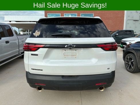 Used 2022 Chevrolet Traverse LT FWD image 9