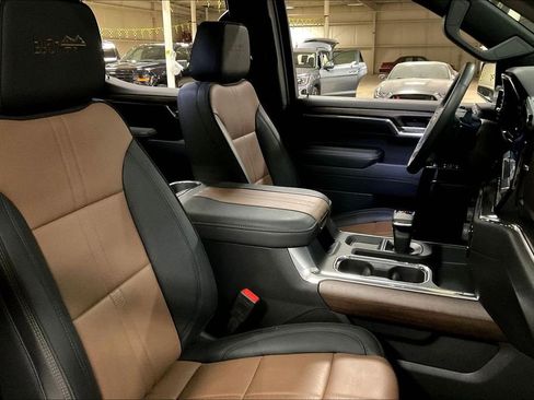 Used 2024 Chevrolet Silverado 1500 High Country w/ High Country Premium Package image 7