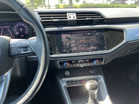 Used 2019 Audi Q3 2.0T Premium w/ Convenience Package AWD/4WD image 18