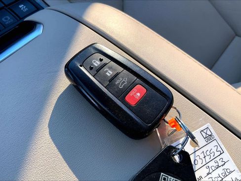 Used 2023 Toyota Highlander Limited image 15