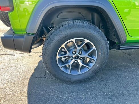 Used 2025 Jeep Wrangler Sport S image 8