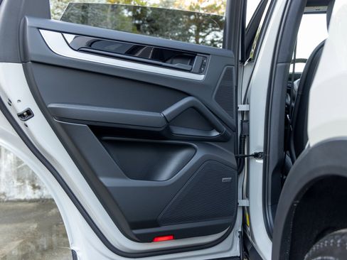 New 2026 Porsche Cayenne image 39