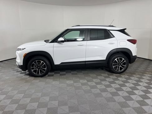 Certified 2025 Chevrolet TrailBlazer LT image 2