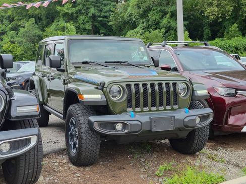 Used 2023 Jeep Wrangler Unlimited Rubicon 4xe w/ Cold Weather Group AWD/4WD image 4