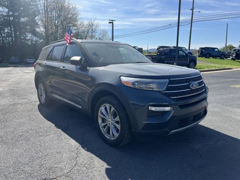 Certified 2023 Ford Explorer XLT w/ Equipment Group 202A AWD/4WD image 9