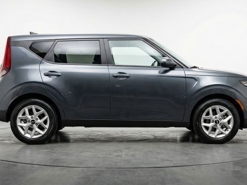 Used 2025 Kia Soul LX w/ LX Technology Package image 11