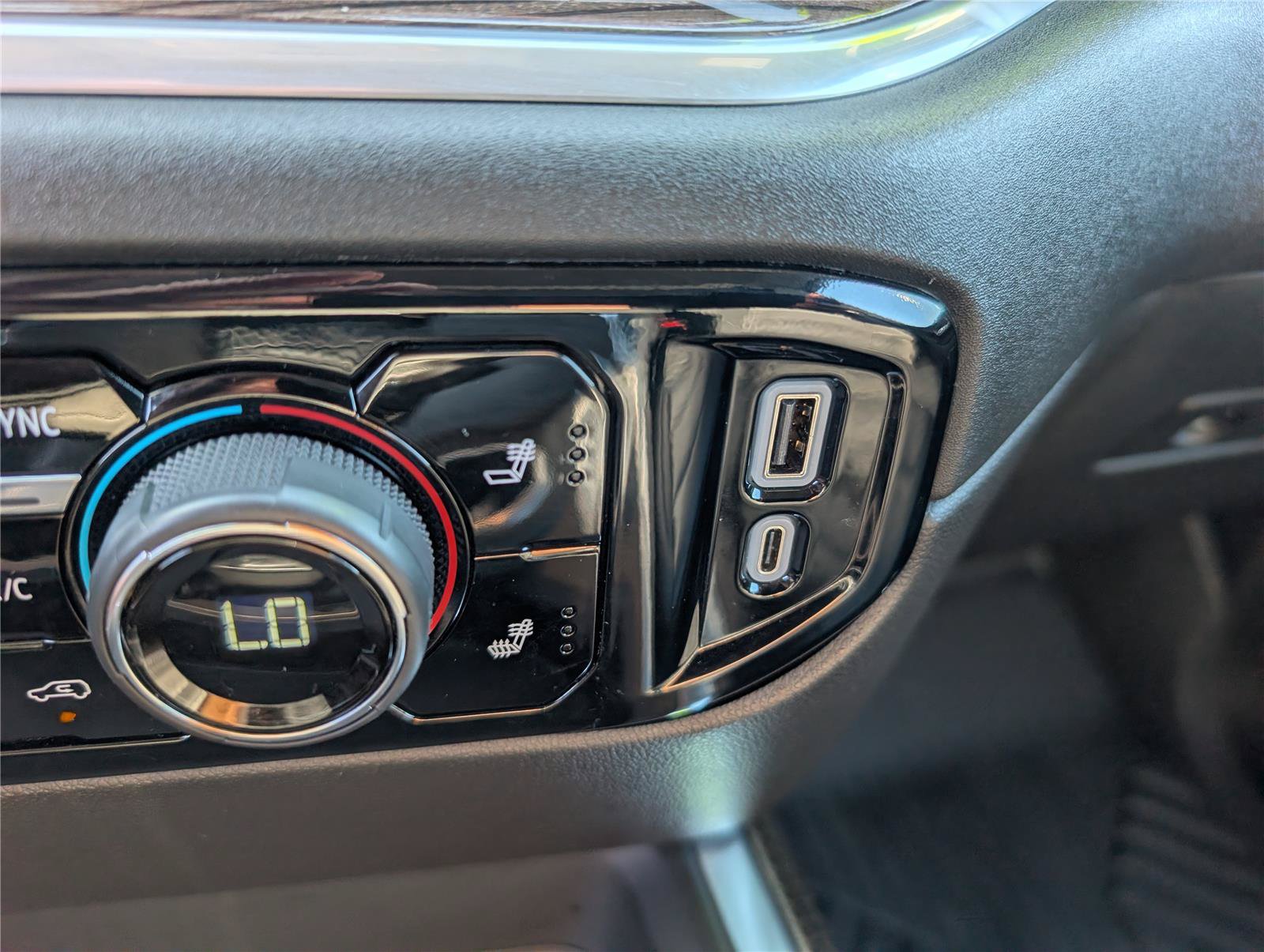 Used 2024 Chevrolet Silverado 2500 LT AWD/4WD image 30