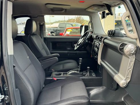 Used 2014 Toyota FJ Cruiser 4WD w/ Upgrade Package image 29