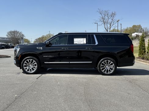 New 2026 GMC Yukon XL Denali w/ Denali Reserve Package image 7