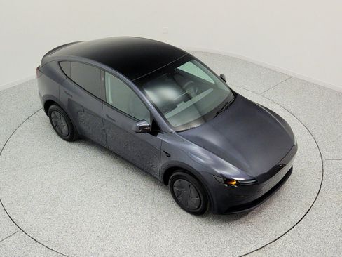 Used 2026 Tesla Model Y 2WD image 23