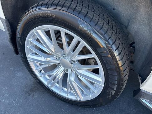 Used 2019 Chevrolet Suburban Premier image 13