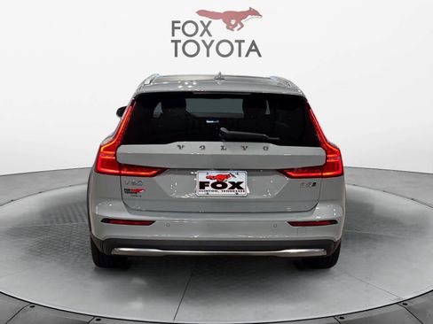 Used 2025 Volvo V60 B5 Cross Country Plus AWD/4WD image 5