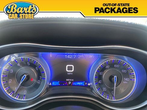 Used 2019 Chrysler 300 Limited AWD/4WD image 35