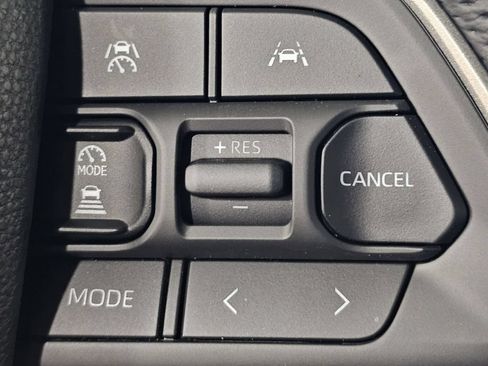 Used 2025 Toyota Tacoma SR5 AWD/4WD image 32
