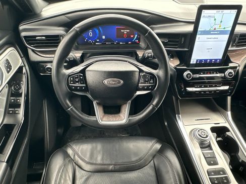 Certified 2022 Ford Explorer Platinum w/ Equipment Group 601A image 15