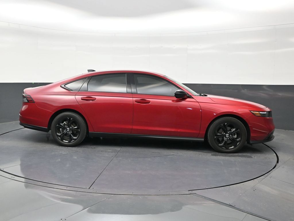 Used 2025 Honda Accord SE image 6