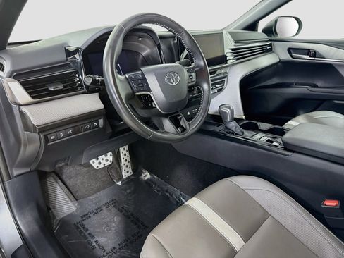 Used 2025 Toyota Camry SE w/ Convenience Package FWD image 23
