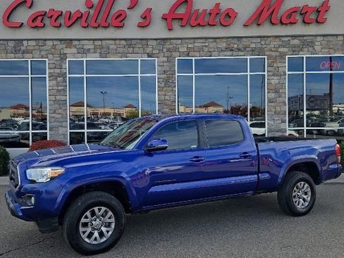 Used 2022 Toyota Tacoma SR5 w/ Technology Package image 1