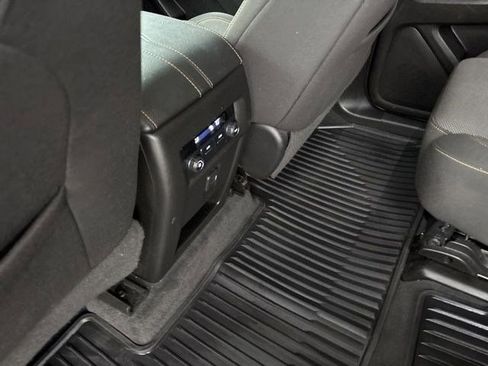 Used 2020 Chevrolet Traverse LT image 34