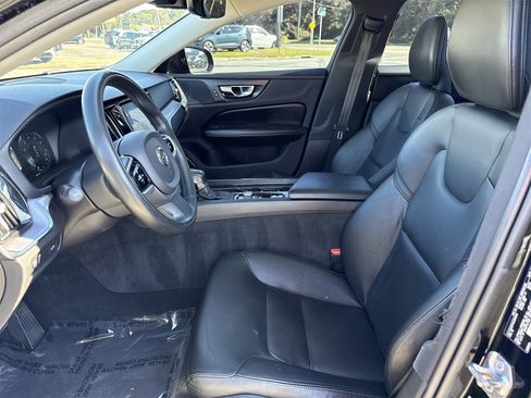 Used 2020 Volvo S60 T6 Momentum image 9