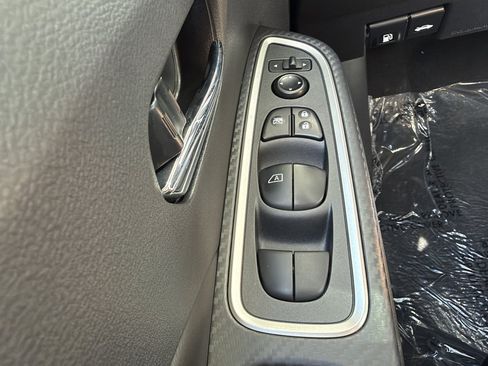 Used 2025 Nissan Versa SR w/ Trunk Package FWD image 24