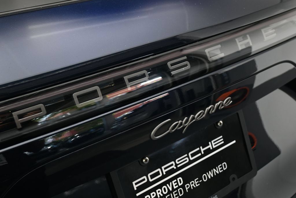 Certified 2022 Porsche Cayenne Platinum Edition AWD/4WD image 32