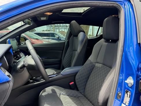 Used 2020 Toyota C-HR XLE FWD image 9
