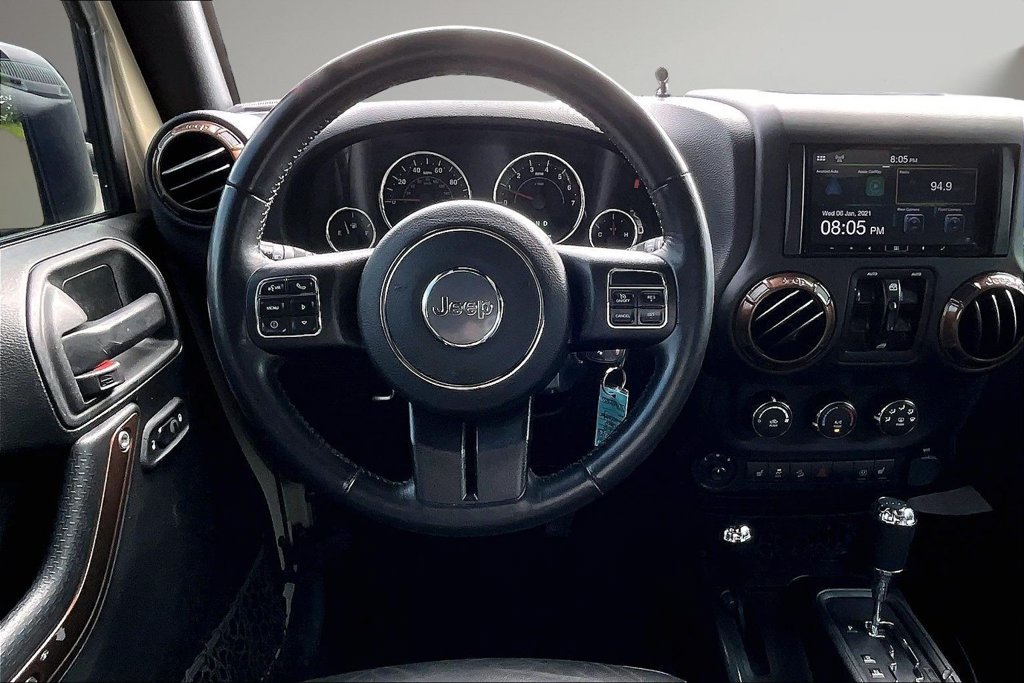 Used 2018 Jeep Wrangler Unlimited Sahara w/ Connectivity Group AWD/4WD image 9