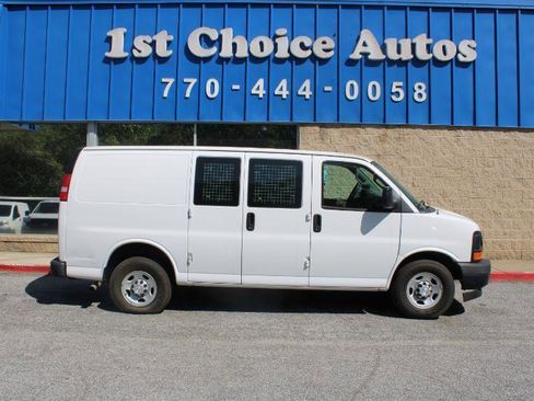 Used 2017 Chevrolet Express 2500 RWD image 16