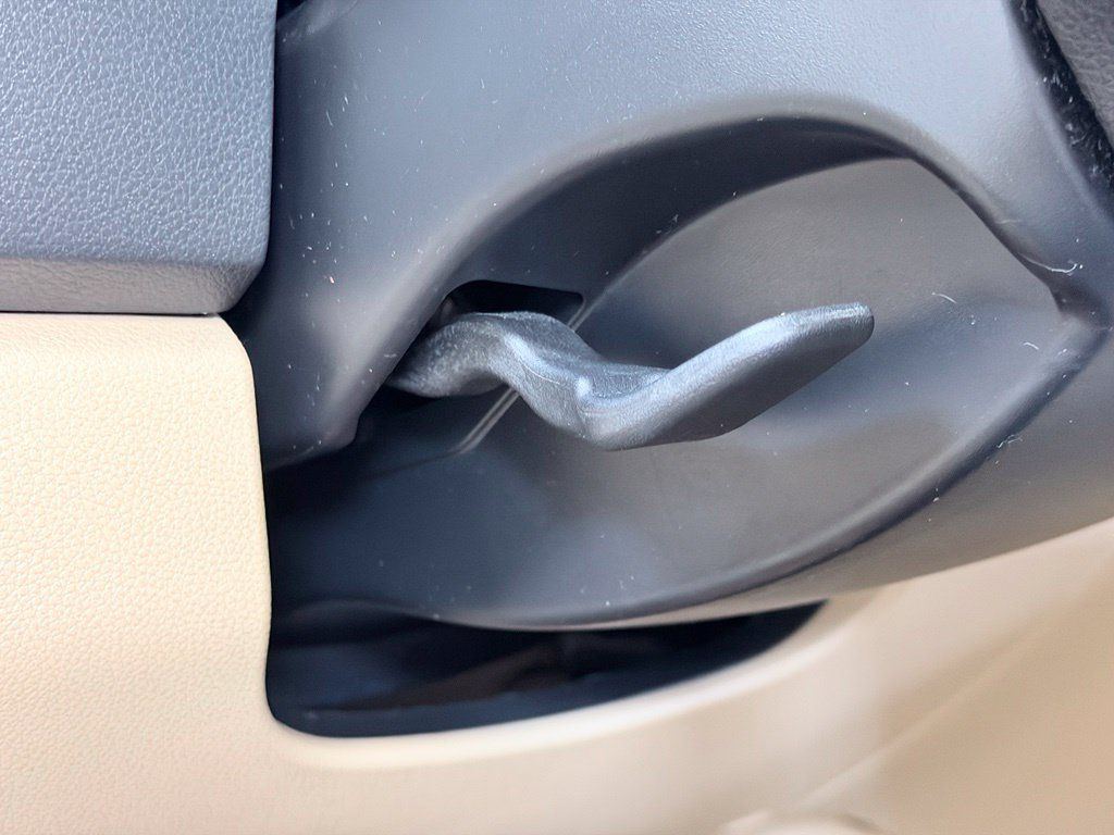 Used 2017 Kia Sedona LX FWD image 41