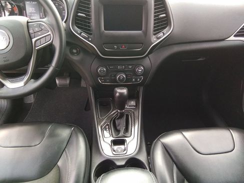 Used 2019 Jeep Cherokee Latitude Plus image 11