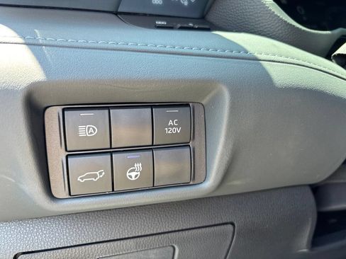 Used 2026 Toyota Highlander Limited AWD/4WD image 23