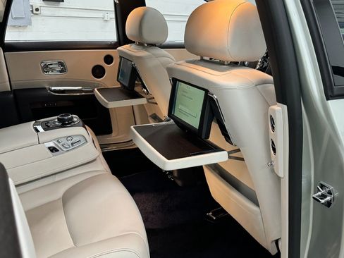 Used 2015 Rolls-Royce Ghost RWD image 49