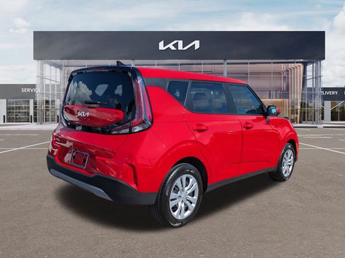 Certified 2023 Kia Soul LX FWD image 4