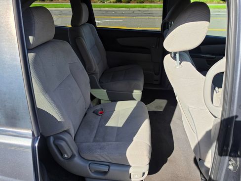 Used 2011 Honda Odyssey LX image 12