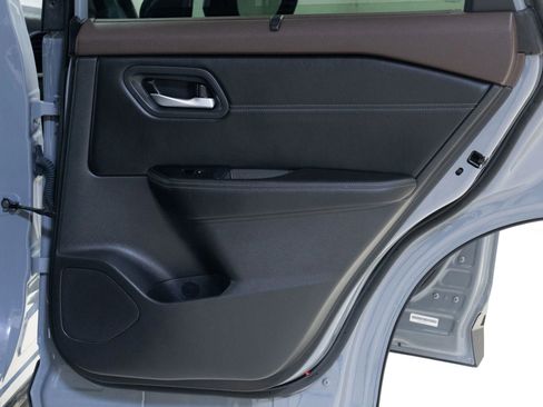 Used 2023 Nissan Rogue SL w/ SL Premium Package image 21