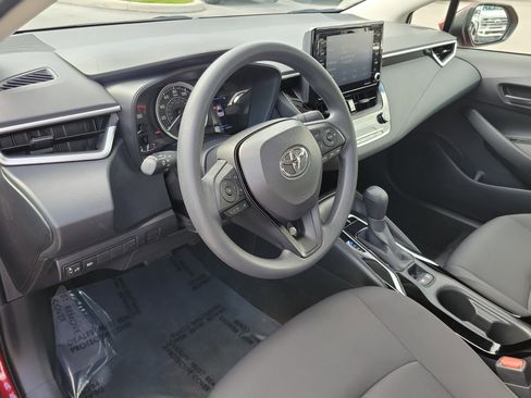 Used 2022 Toyota Corolla LE image 9