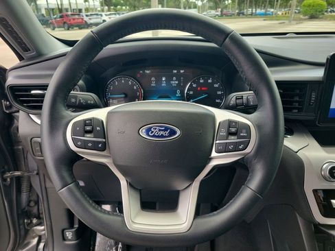 Used 2023 Ford Explorer XLT image 25