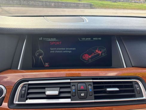 Used 2013 BMW 750i xDrive image 24