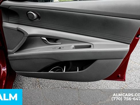 Used 2025 Hyundai Elantra SE image 45