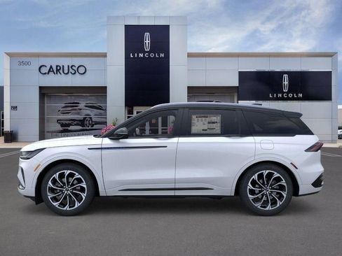 New 2026 Lincoln Nautilus Reserve image 3