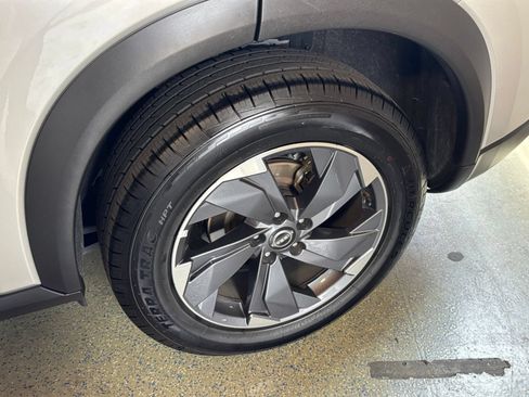 Used 2025 Nissan Rogue SV FWD image 32