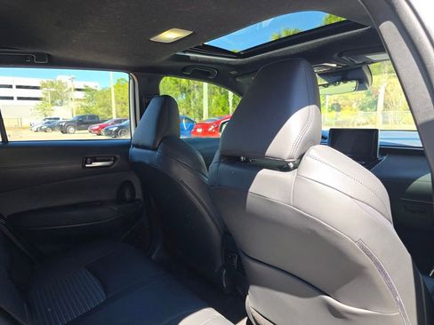 Used 2023 Toyota Corolla Cross SE w/ Convenience Package image 16