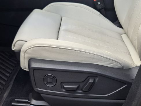 Used 2025 Audi Q5 Premium Plus w/ Premium Plus AWD/4WD image 30